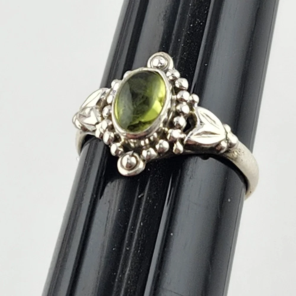 Sterling Silver‎ 925 Peridot Ring Size 6.25